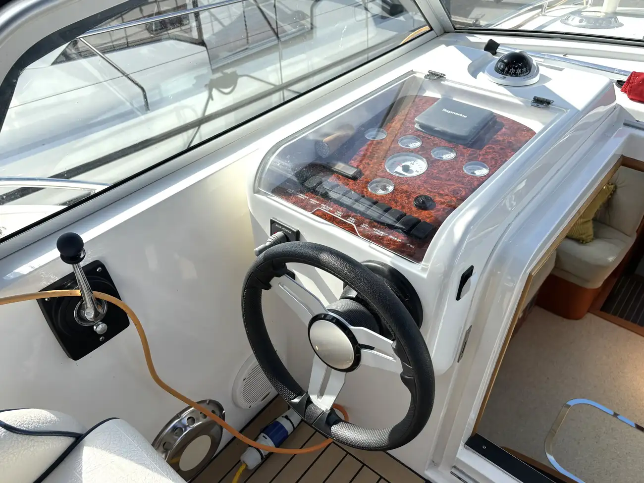 2007 Haines 320 image 8