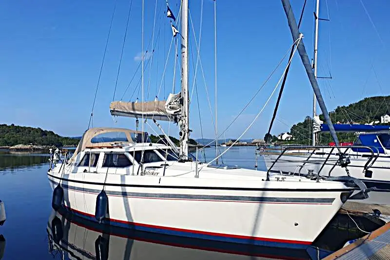 1989 Marine Projects Plymouth Moody Eclipse 33