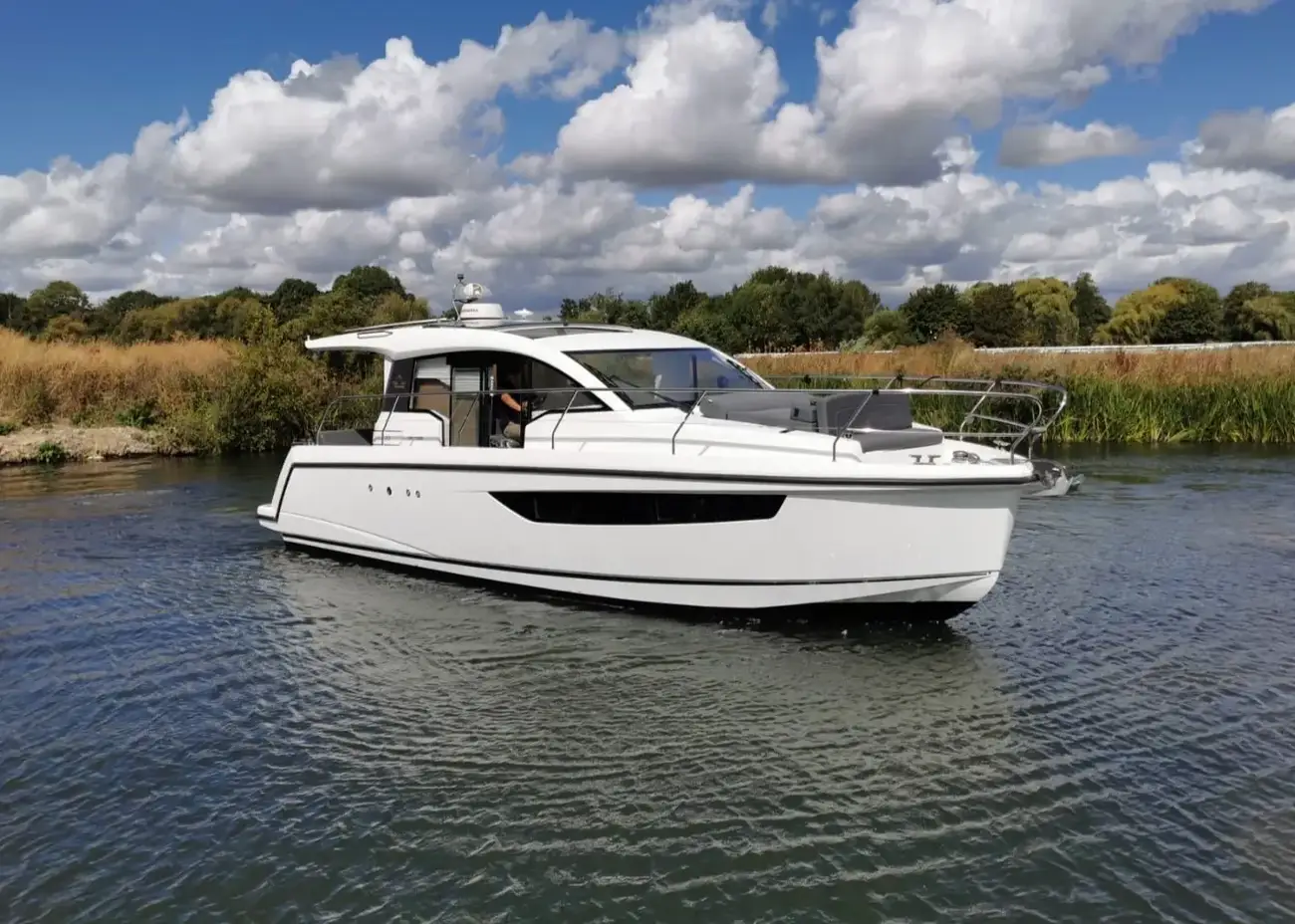 2017 Sealine C330 image 29