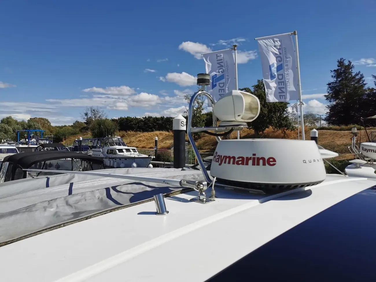 2017 Sealine C330 image 17