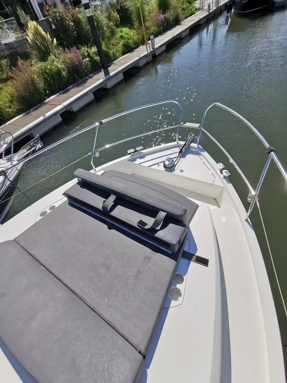 2017 Sealine C330 image 20