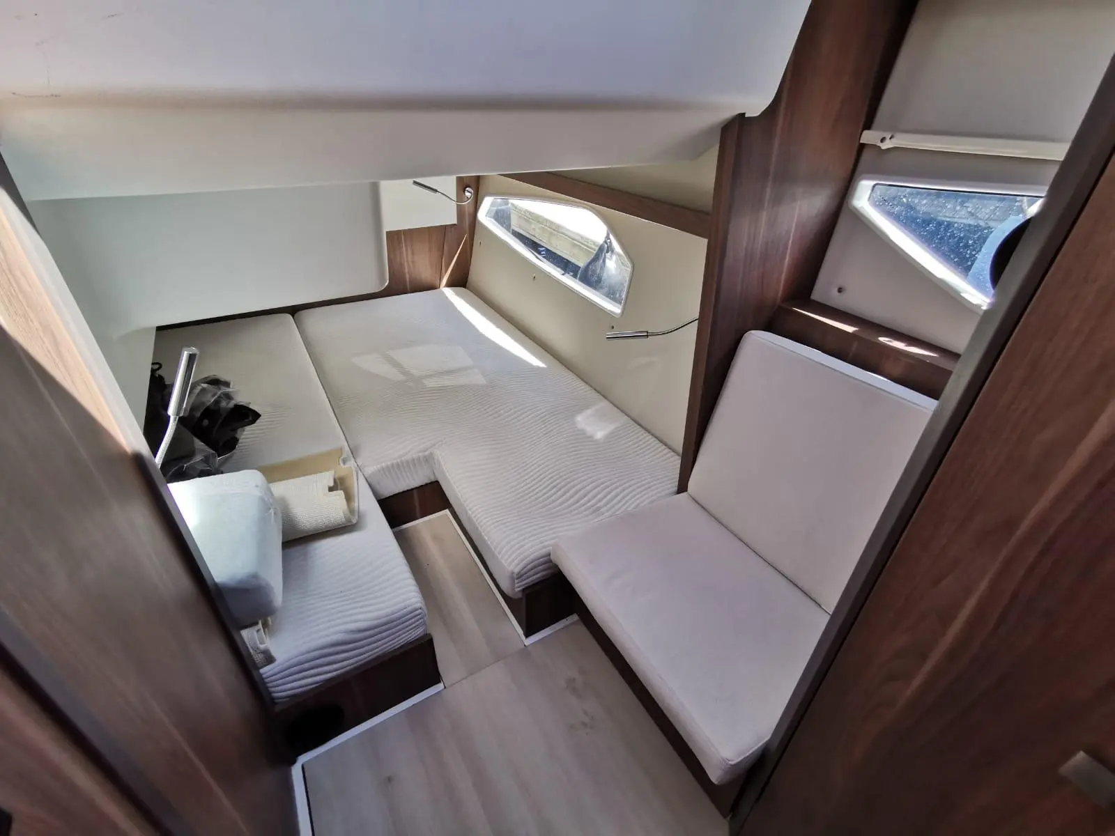 2017 Sealine C330 image 4