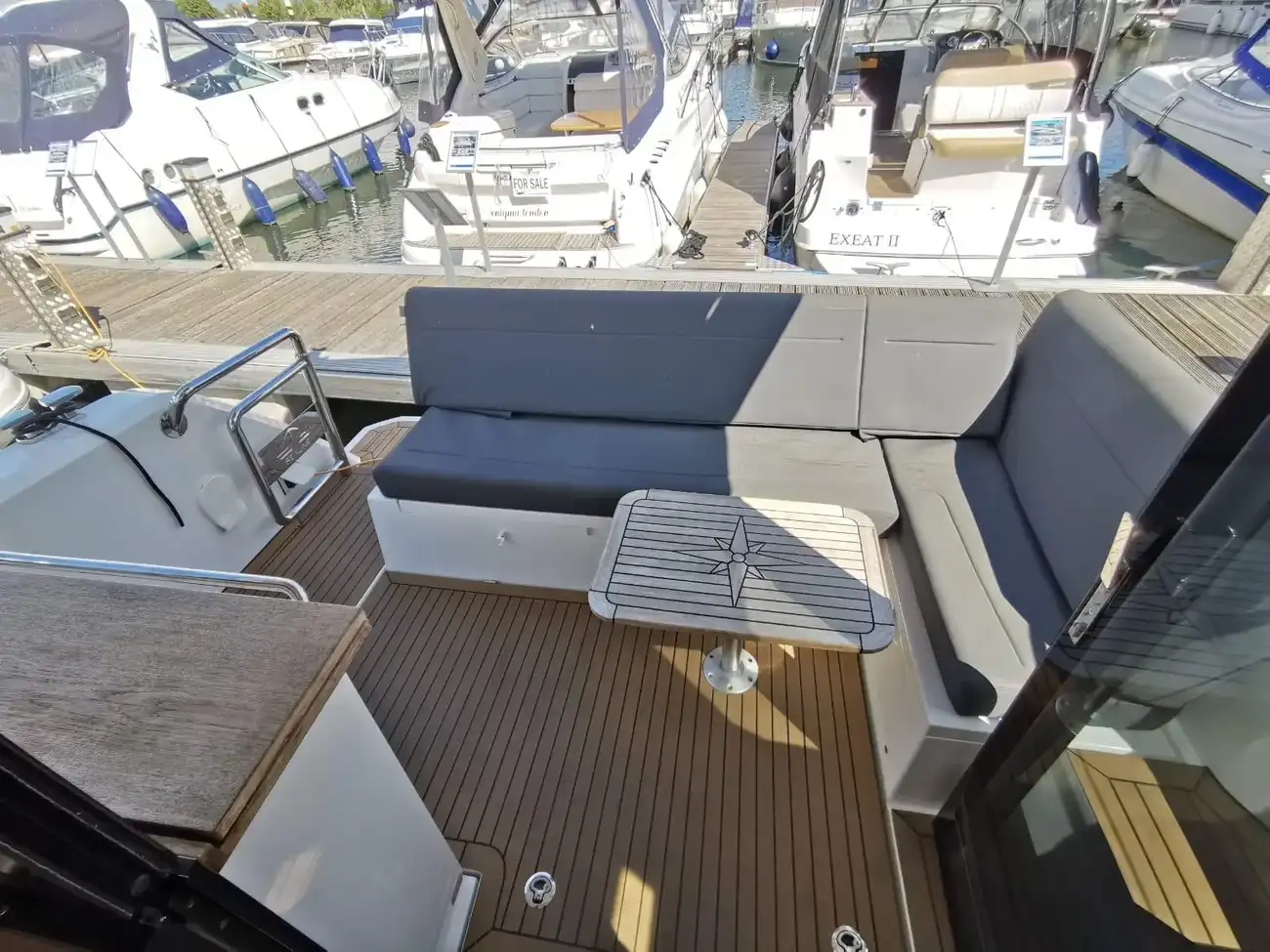 2017 Sealine C330 image 5