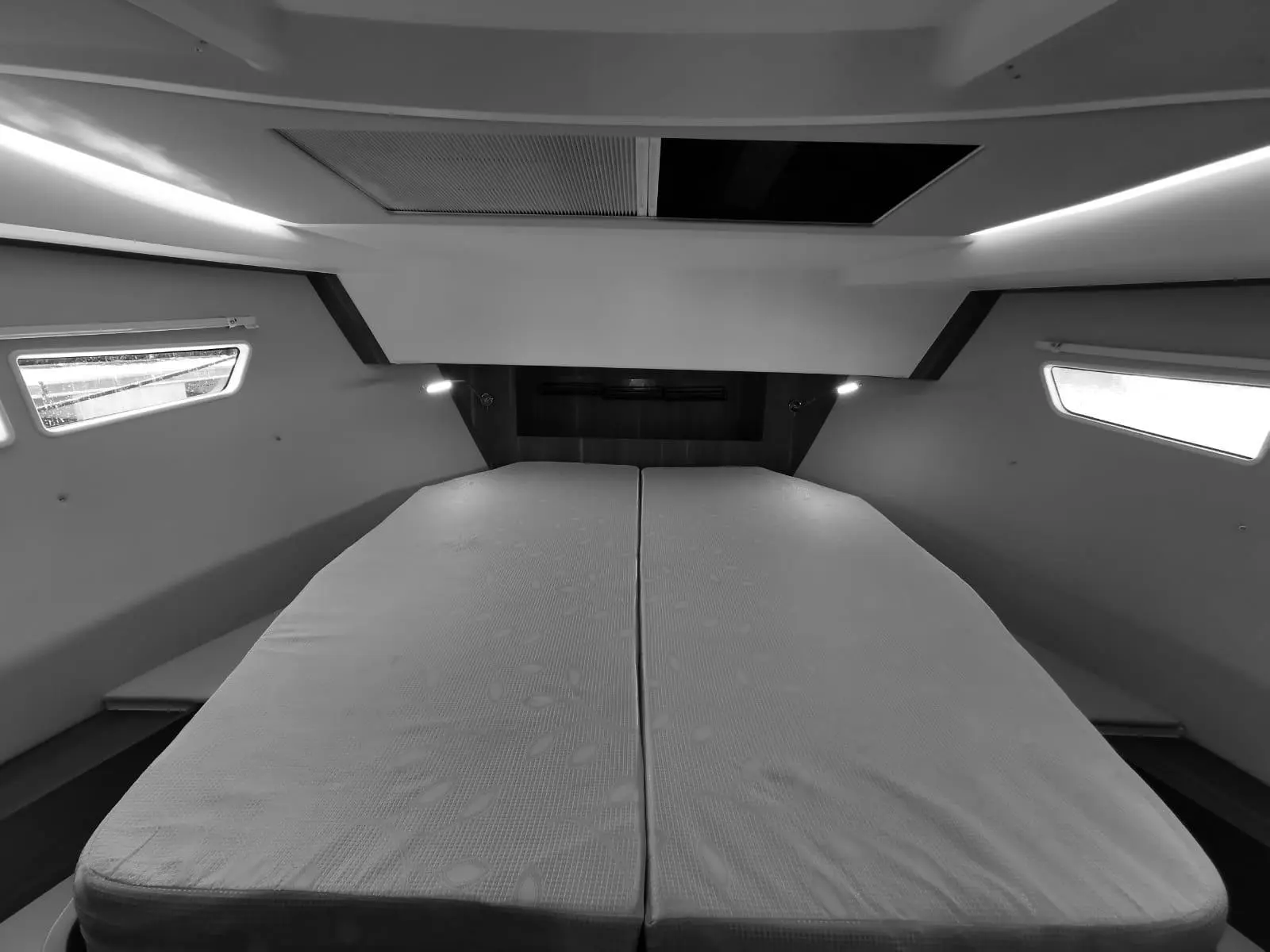 2017 Sealine C330 image 14