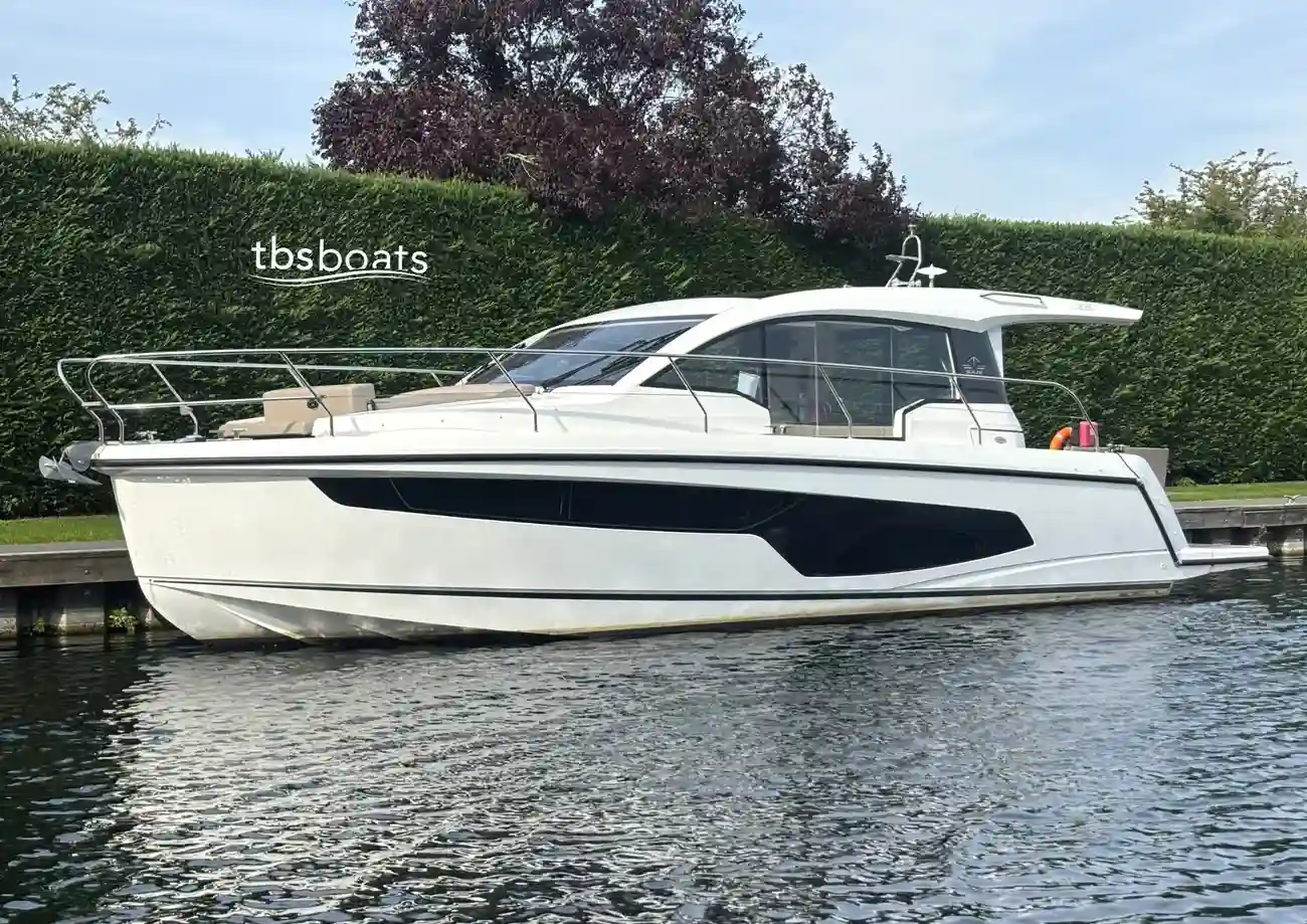 2021 Sealine C335