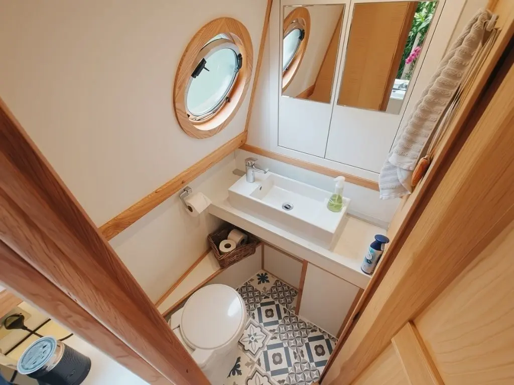 VIKING 70' X 12'6
