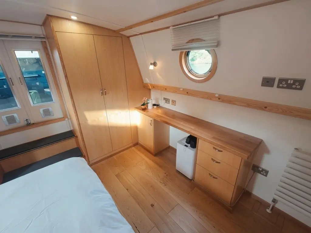 VIKING 70' X 12'6