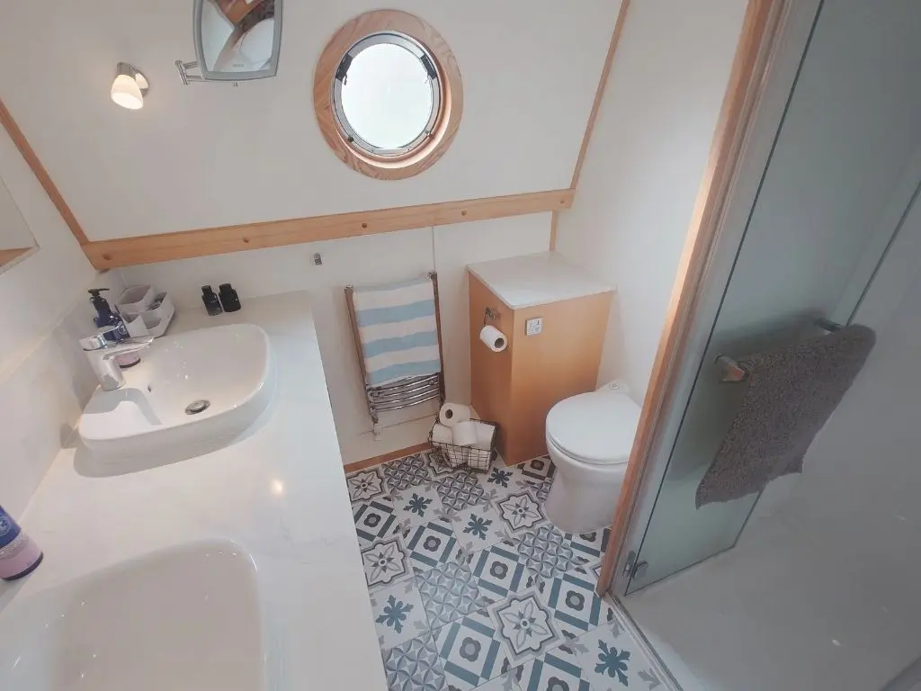 VIKING 70' X 12'6