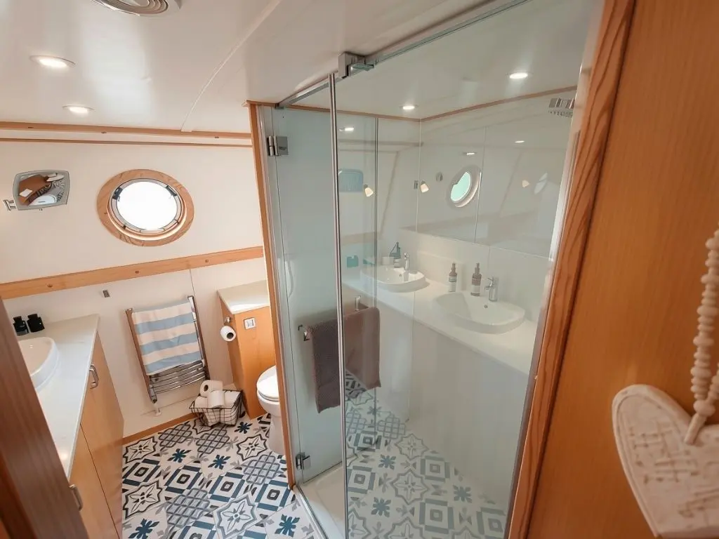 VIKING 70' X 12'6