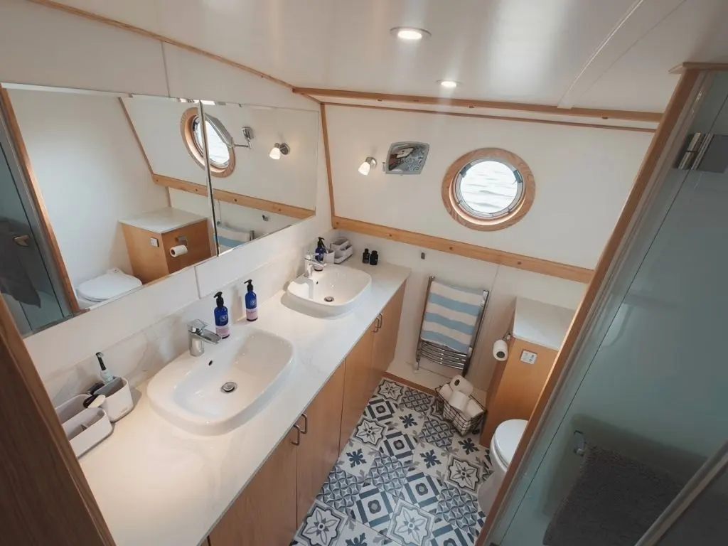 VIKING 70' X 12'6