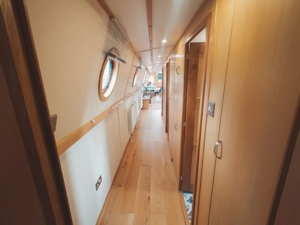 VIKING 70' X 12'6