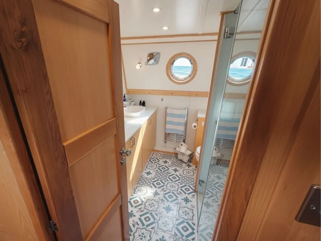 VIKING 70' X 12'6