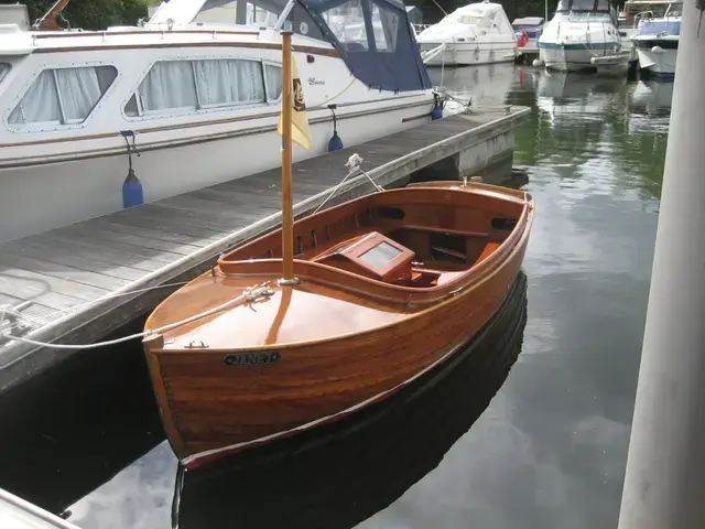 Tideway by Walker of Leigh on Sea motorised wooden dinghy