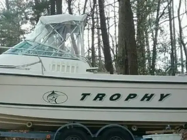 Trophy Boats 2052 FD