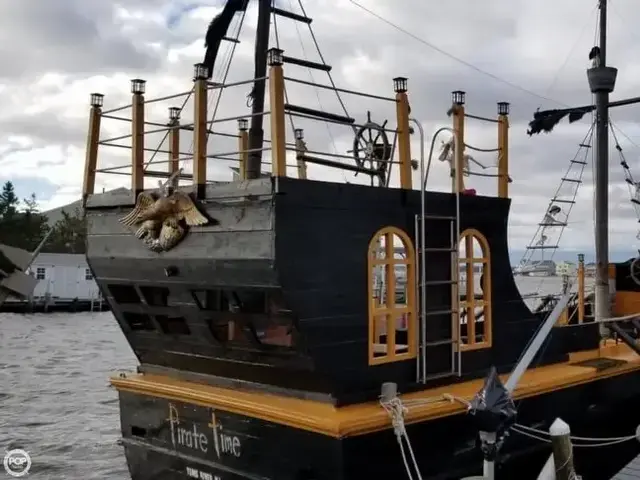 Custom Boats Pirate Ship