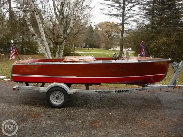 Chris-Craft Model 300 Deluxe Runabout