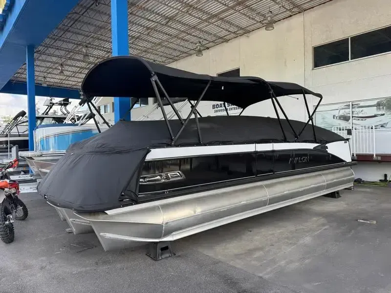 2025 Avalon Catalina Entertainer 27 for Sale in Florida