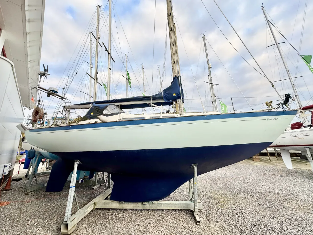 1972 Camper & Nicholson 35 for Sale in River Hamble | rb615685