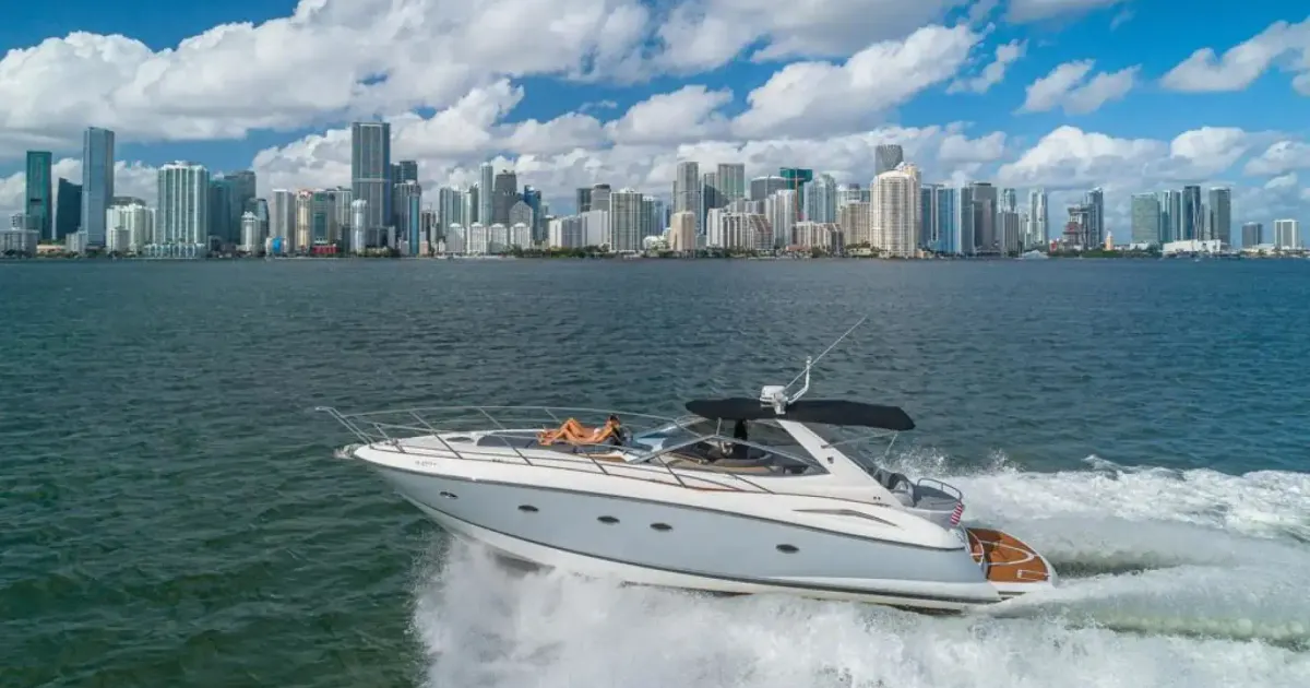2006 Sea Ray 320 Sundancer for Sale in Miami Beach