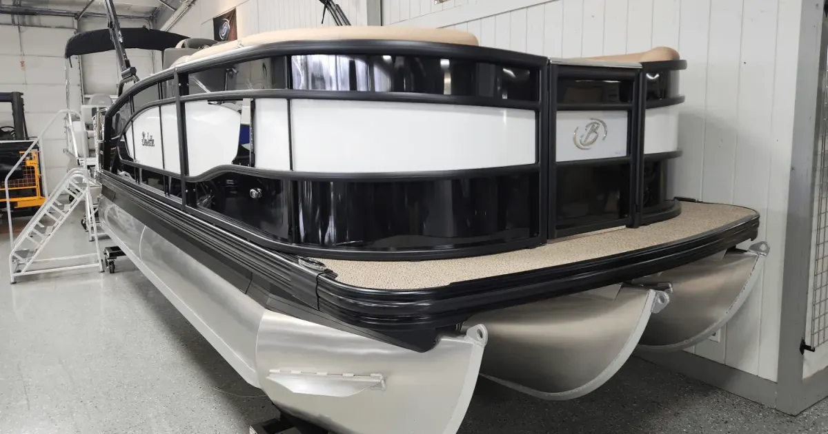 2025 Barletta Lusso 23UC for Sale in Fenton, Michigan