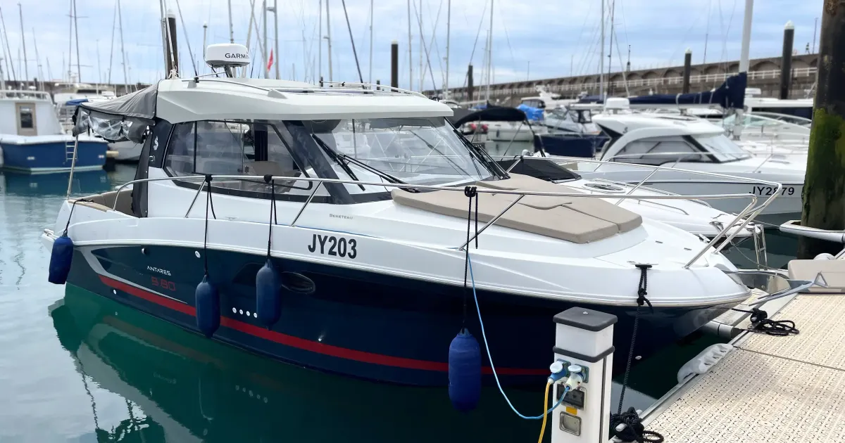 2016 Beneteau Antares 880 for Sale in Saint Aubin