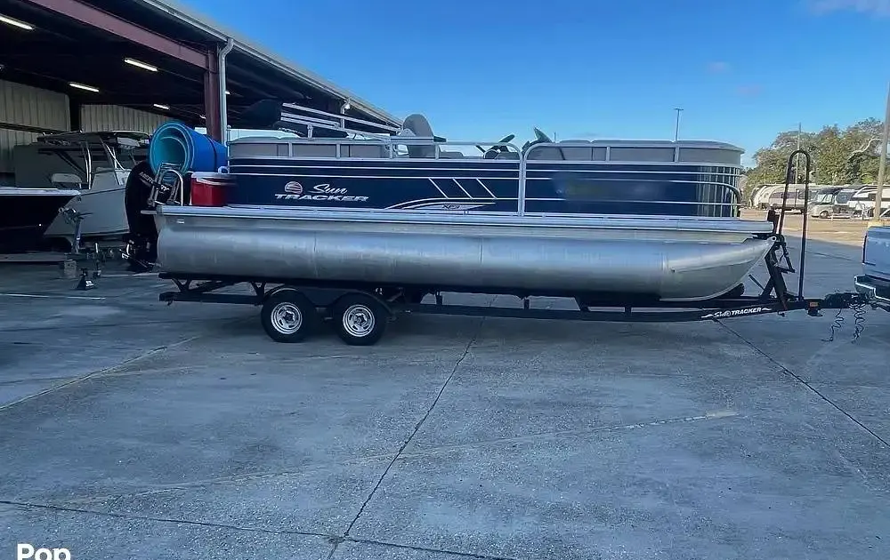 2022 Sun Tracker PARTY BARGE 22 DLX for Sale in Biloxi