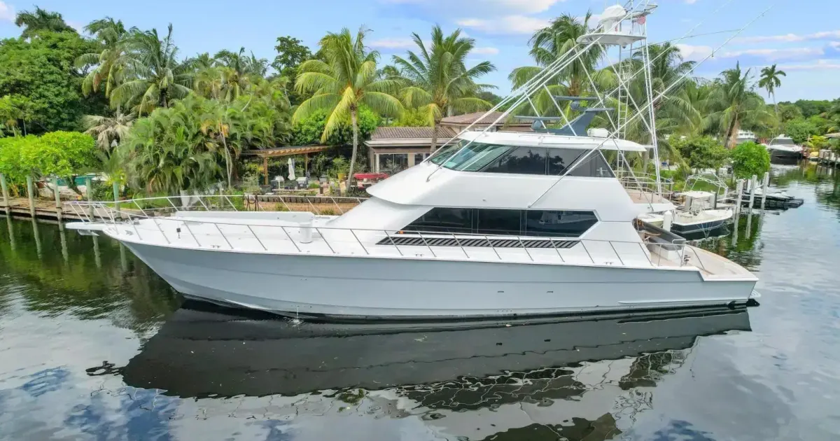 1998 Hatteras 82 Convertible for Sale in Fort Lauderdale