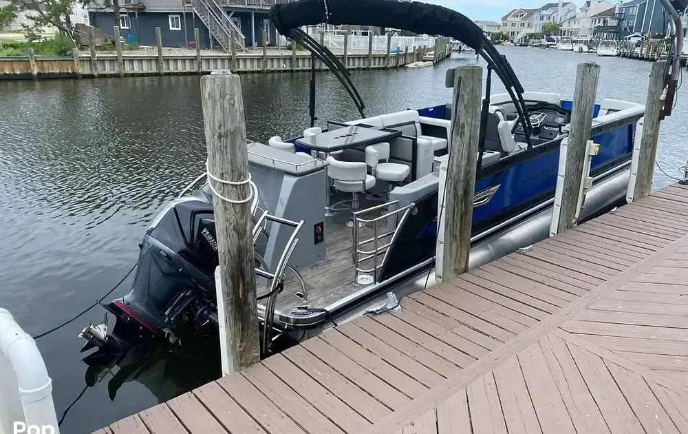 2021 Godfrey Aquapatio 275 DFL for Sale in Brick Township