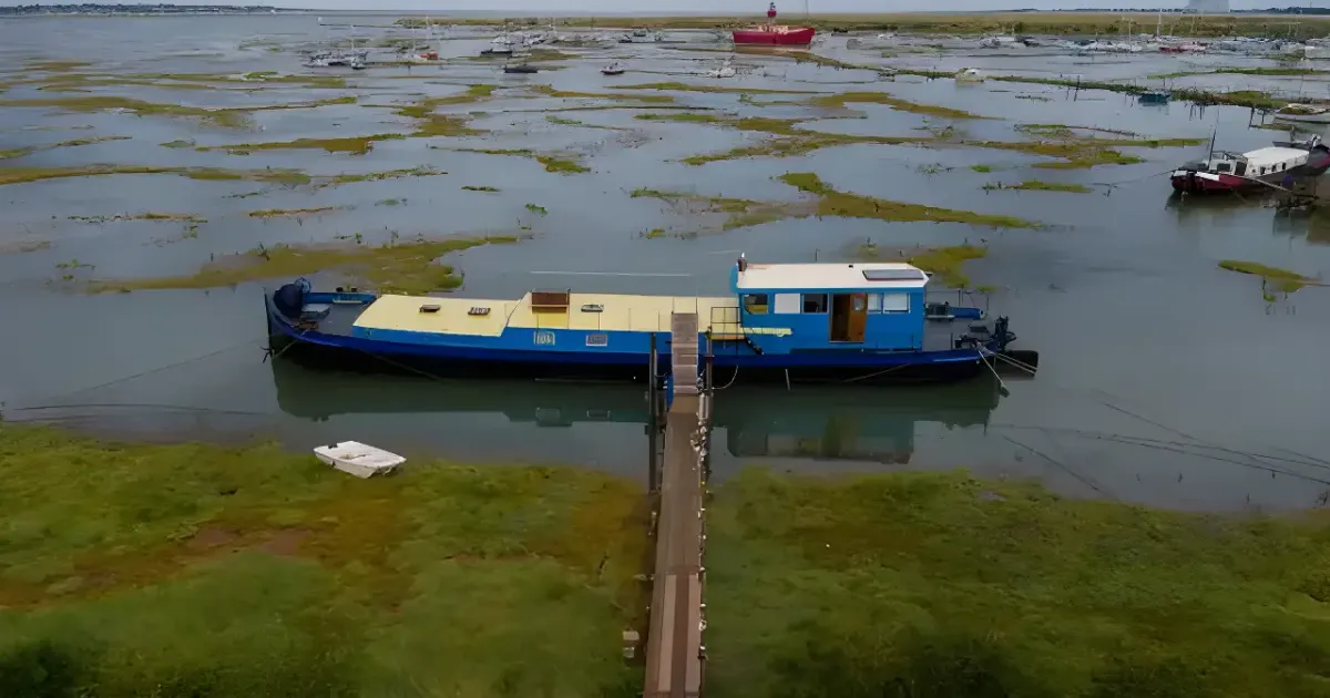 1921 Dutch Steel Liveaboard Houseboat Barge for Sale
