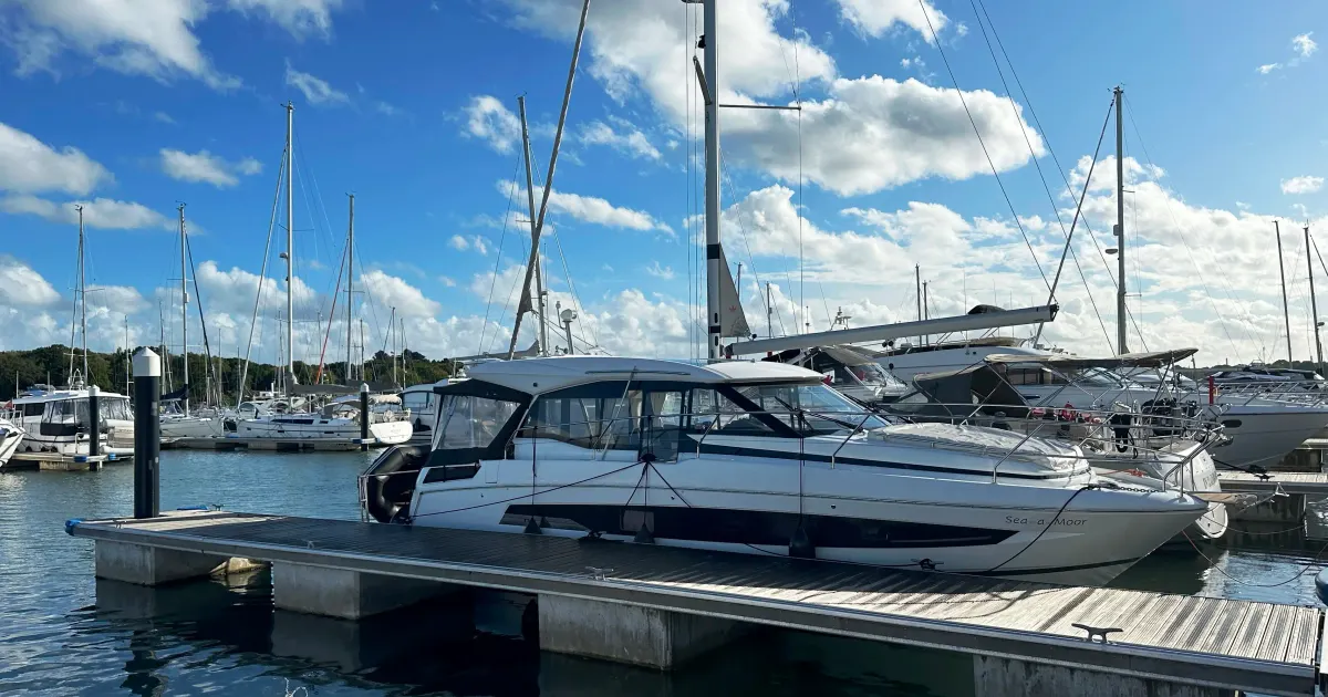 2022 Jeanneau NC 37 for Sale in Lower Swanwick, England