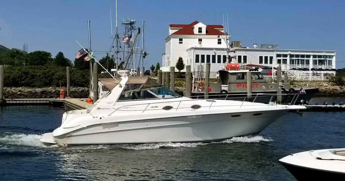 1996 Sea Ray 330 Sundancer for Sale in Boston