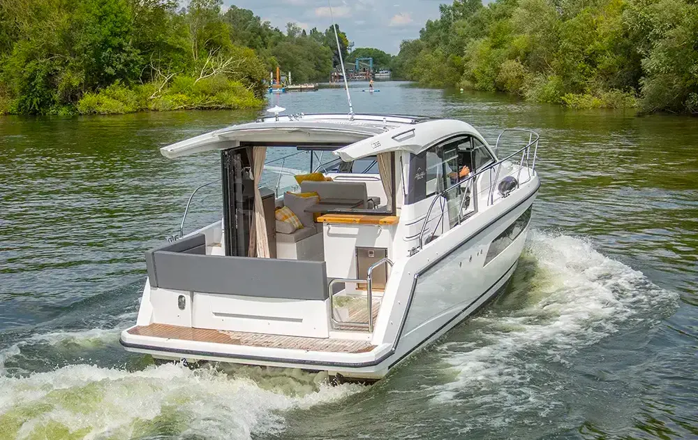 2023 Sealine C335 for Sale in Farndon, United Kingdom