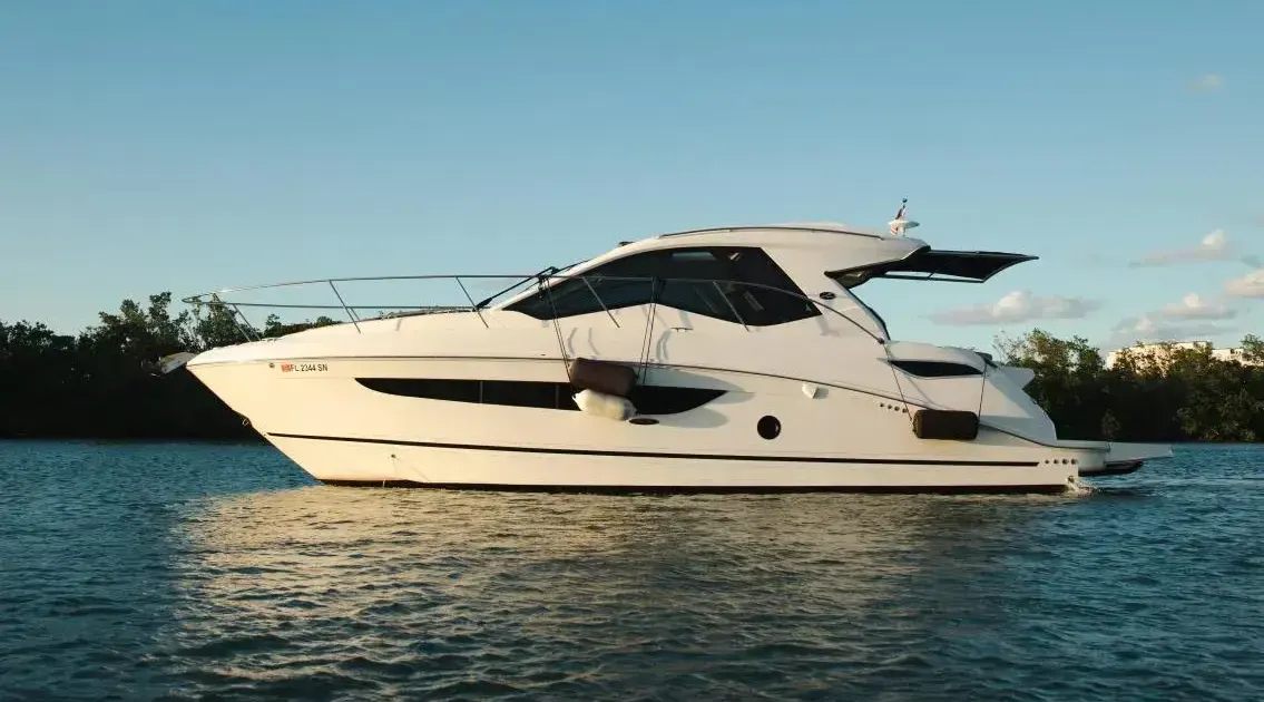 2019 Sea Ray 350 Sundancer Coupe for Sale in Miami