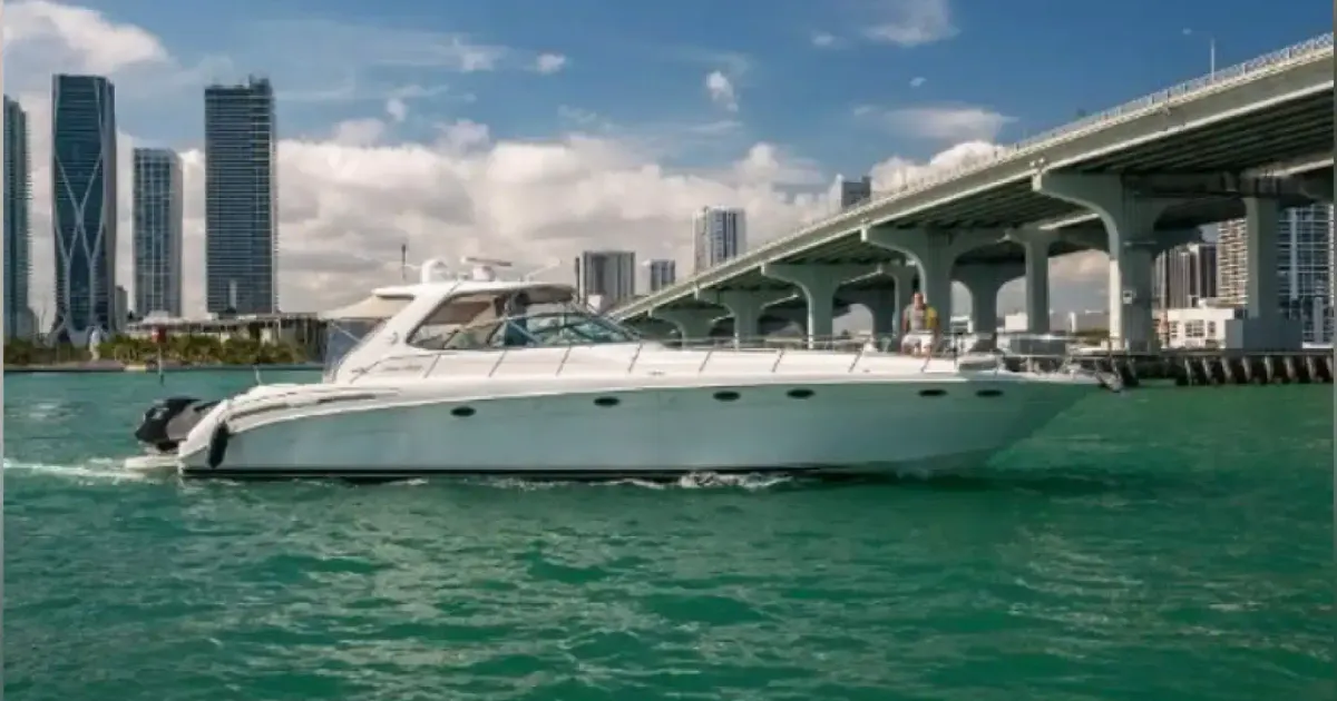 2000 Sea Ray 540 Sundancer for Sale in Miami, Florida